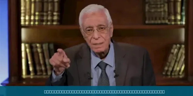 رسم توضيحي يظهر قدم متورمة لمريض سكري، مع التركيز على العلاقة بين تورم الأطراف والسكري كمؤشر لمشاكل الكلى.